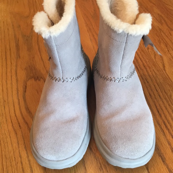 Ugg gray leather shearling boots rubber sole 4 - Picture 2 of 11